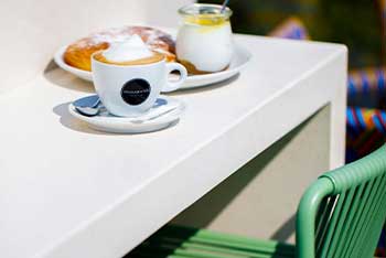 The Roof Sky Bar, piscina con terraza chill out